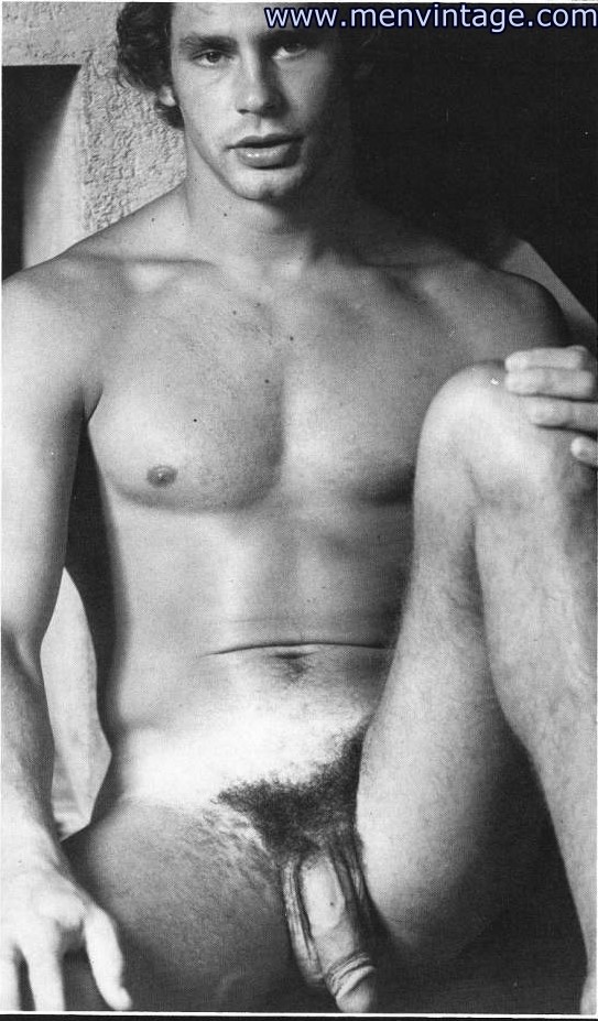 Stunning muscle man naked in beautiful erotica