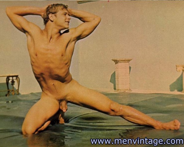 Naked muscle guy posing nude outside